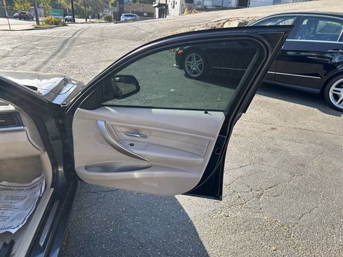 Used 2012 BMW 328i Sedan w/ Premium Pkg image 11