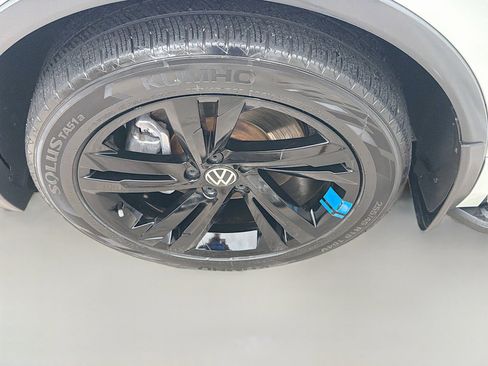 Used 2023 Volkswagen Tiguan SE R-Line image 37