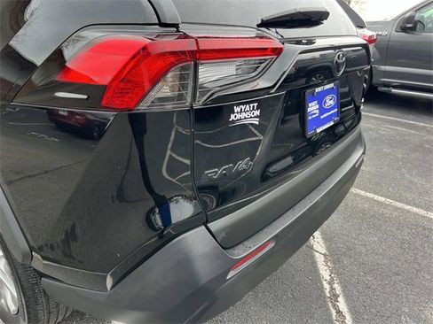 Used 2024 Toyota RAV4 XLE Premium image 10