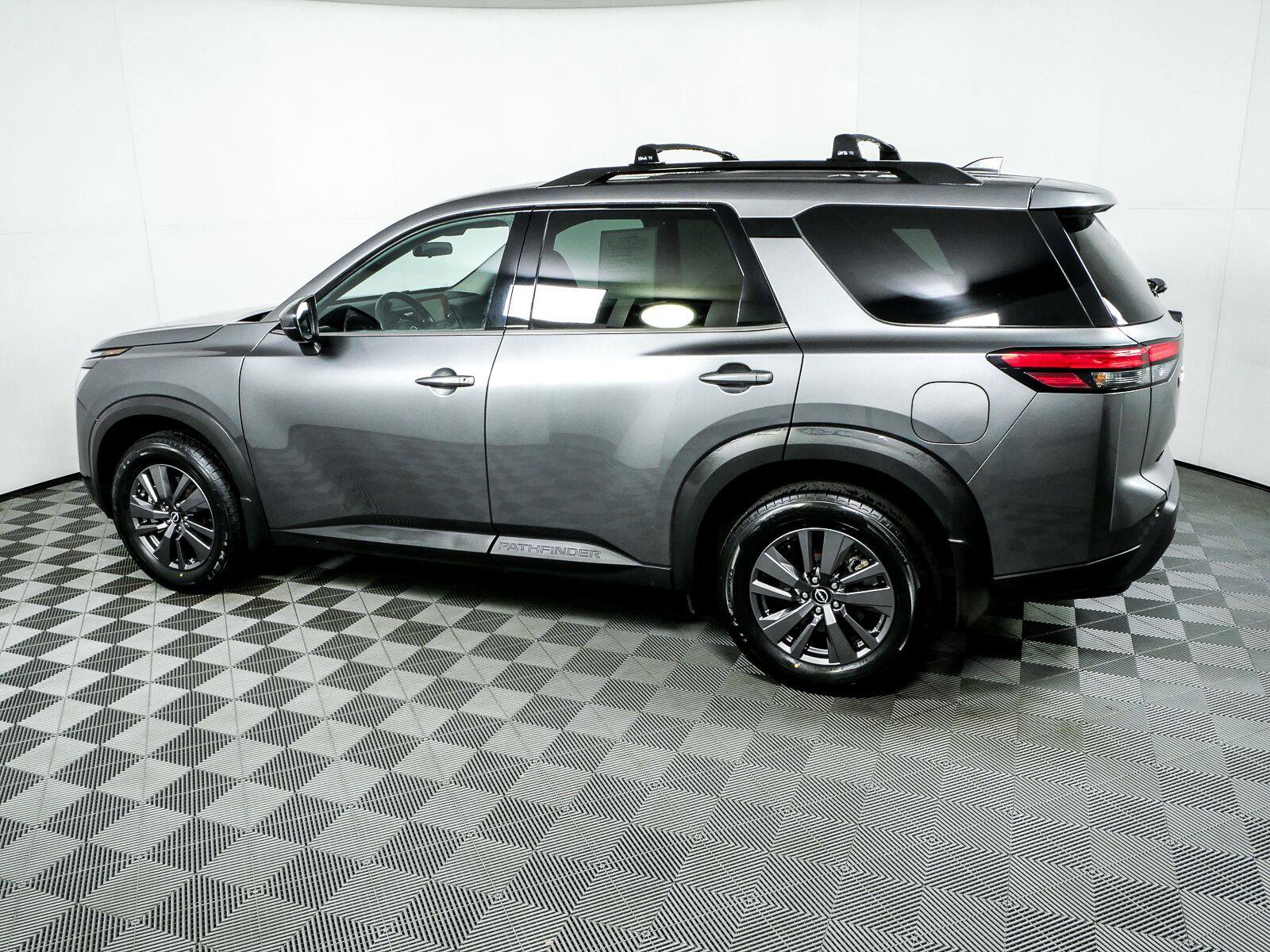 Used 2023 Nissan Pathfinder SV w/ SV Premium Package FWD image 29