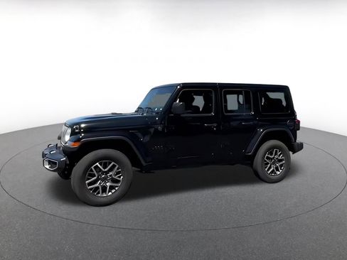 Used 2025 Jeep Wrangler Unlimited Sahara AWD/4WD image 2