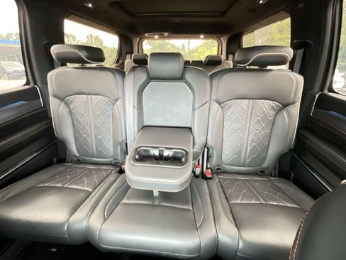 Used 2023 Jeep Grand Wagoneer Series III AWD/4WD image 16