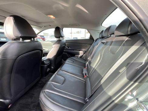 Used 2025 Hyundai Elantra Limited image 24