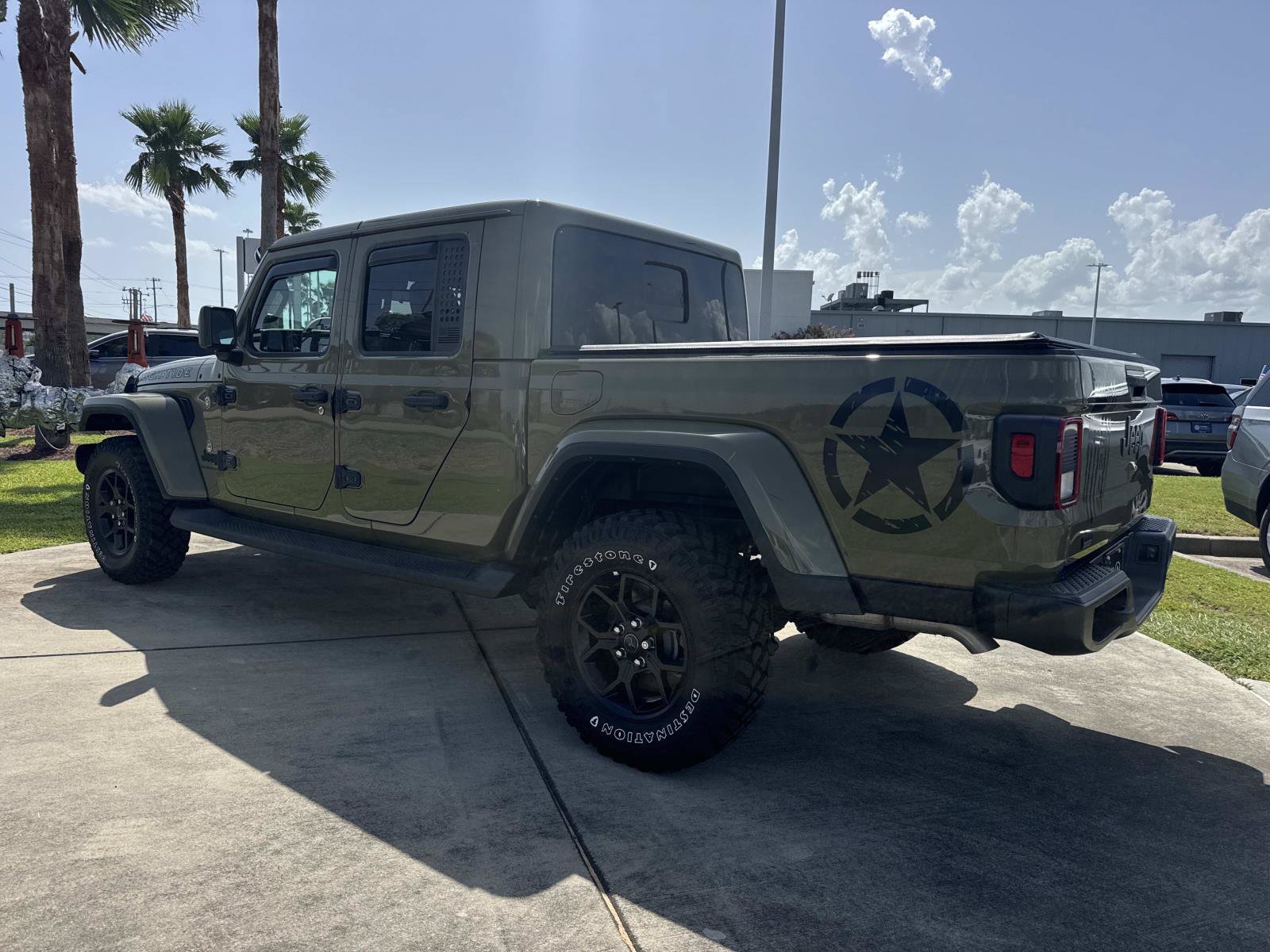 Used 2025 Jeep Gladiator Sport AWD/4WD image 8