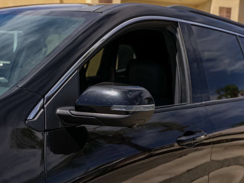 Used 2024 GMC Acadia Elevation AWD/4WD image 12