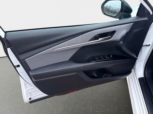 Used 2025 Toyota Camry LE w/ Convenience Package image 14