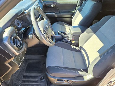 Used 2021 Toyota Tacoma TRD Sport w/ Technology Package image 6