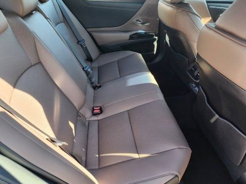 Used 2024 Lexus ES 300h w/ Premium Package FWD image 5