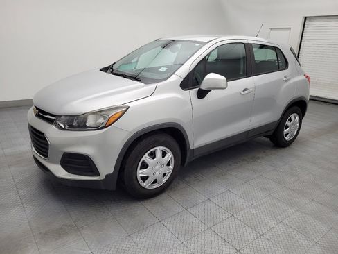 Used 2017 Chevrolet Trax LS FWD image 2