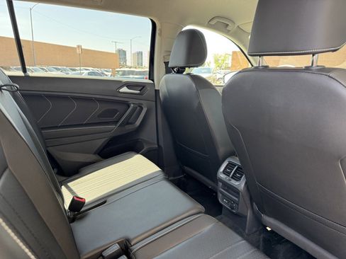 Used 2023 Volkswagen Tiguan SE image 37
