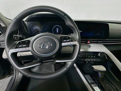 Certified 2023 Hyundai Elantra Limited w/ Preferred Accessory Package FWD image 11