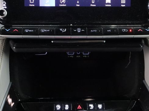 Used 2023 Jeep Wagoneer 2WD w/ Premium Group I image 21