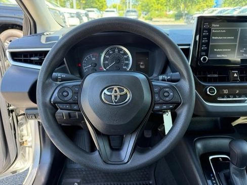 Used 2020 Toyota Corolla LE FWD image 19