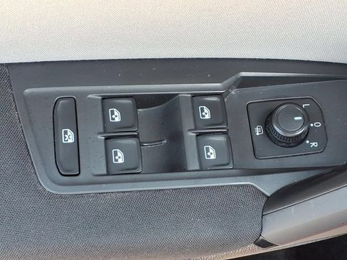 Used 2019 Volkswagen Tiguan S w/ Driver Assistance Package FWD image 15