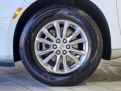 Used 2024 Buick Enclave Premium AWD/4WD image 9