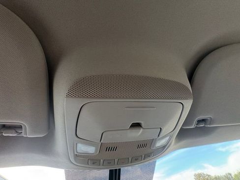 Used 2019 Ford Expedition XLT image 25