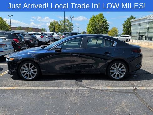 Used 2022 MAZDA MAZDA3 s FWD image 2