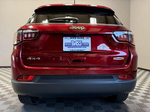 Used 2022 Jeep Compass Latitude AWD/4WD image 10