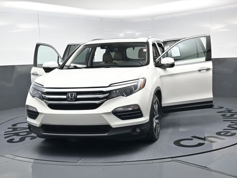 Used 2016 Honda Pilot Touring image 22