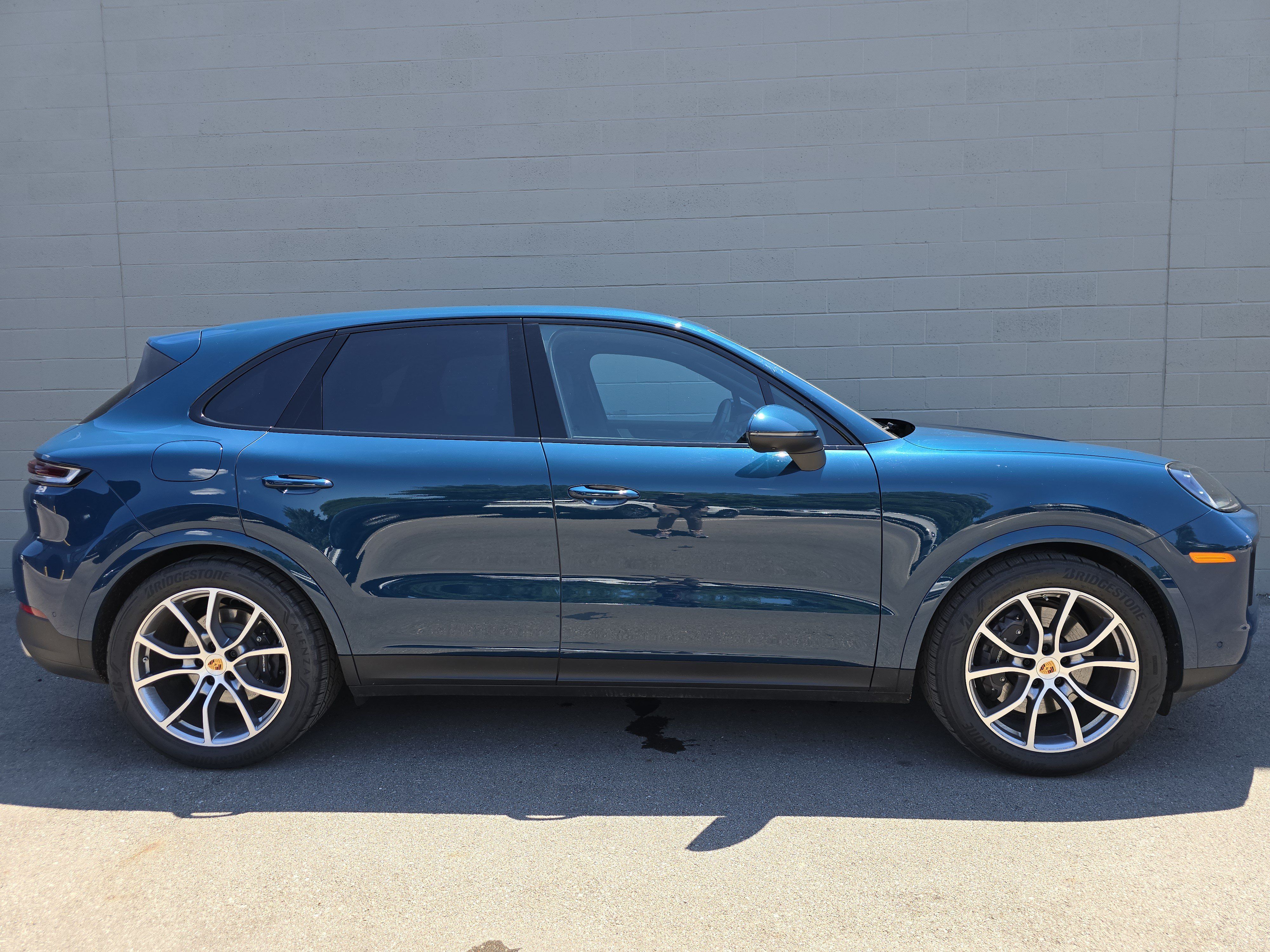 Certified 2025 Porsche Cayenne AWD/4WD image 10
