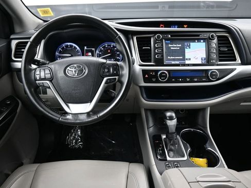 Certified 2019 Toyota Highlander XLE image 20