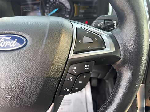 Used 2020 Ford Edge Titanium image 22