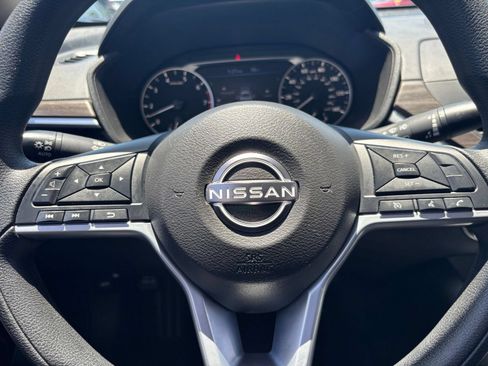 Used 2025 Nissan Altima 2.5 SV FWD image 28