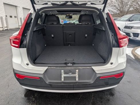 Used 2025 Volvo XC40 B5 Core image 5