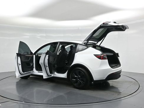 Used 2025 Tesla Model Y Long Range image 32
