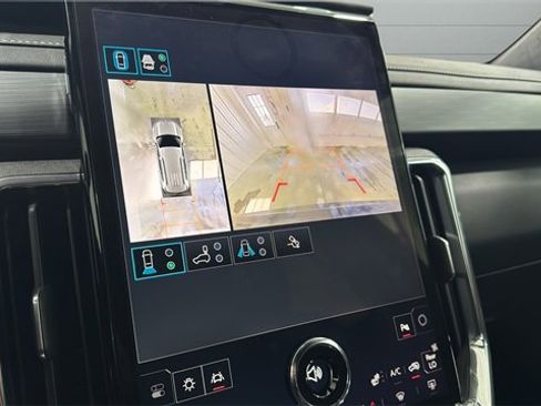 Used 2025 GMC Acadia Elevation image 8