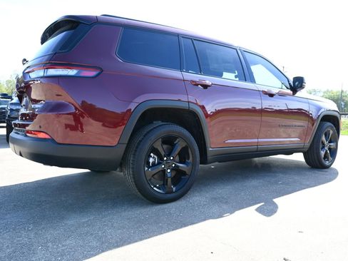 New 2025 Jeep Grand Cherokee L Limited w/ Black Appearance Package image 4