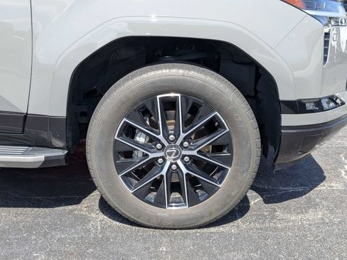 Used 2024 Lexus GX 550 w/ Cold Area Package AWD/4WD image 10