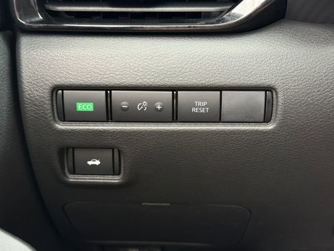 Used 2025 Nissan Sentra SV FWD image 30