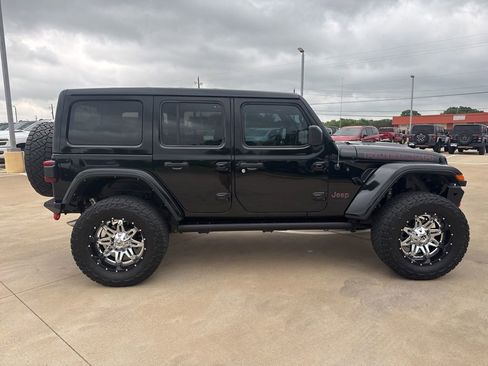 Used 2022 Jeep Wrangler Unlimited Rubicon w/ LED Lighting Group AWD/4WD image 9