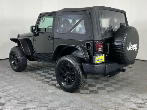 Used 2018 Jeep Wrangler Sport AWD/4WD image 9