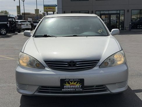 Used 2005 Toyota Camry LE image 2