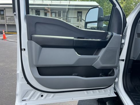 New 2025 Ford F450 XL w/ XL Chrome Package image 17