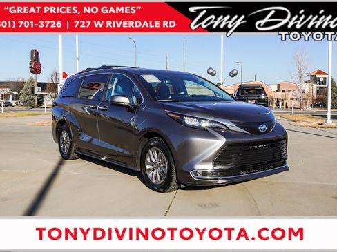 Certified 2024 Toyota Sienna XLE image 1