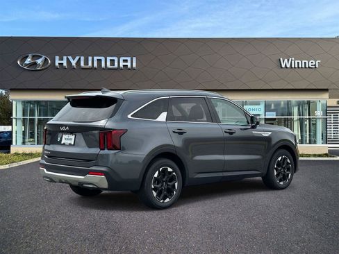 Used 2024 Kia Sorento S FWD image 4