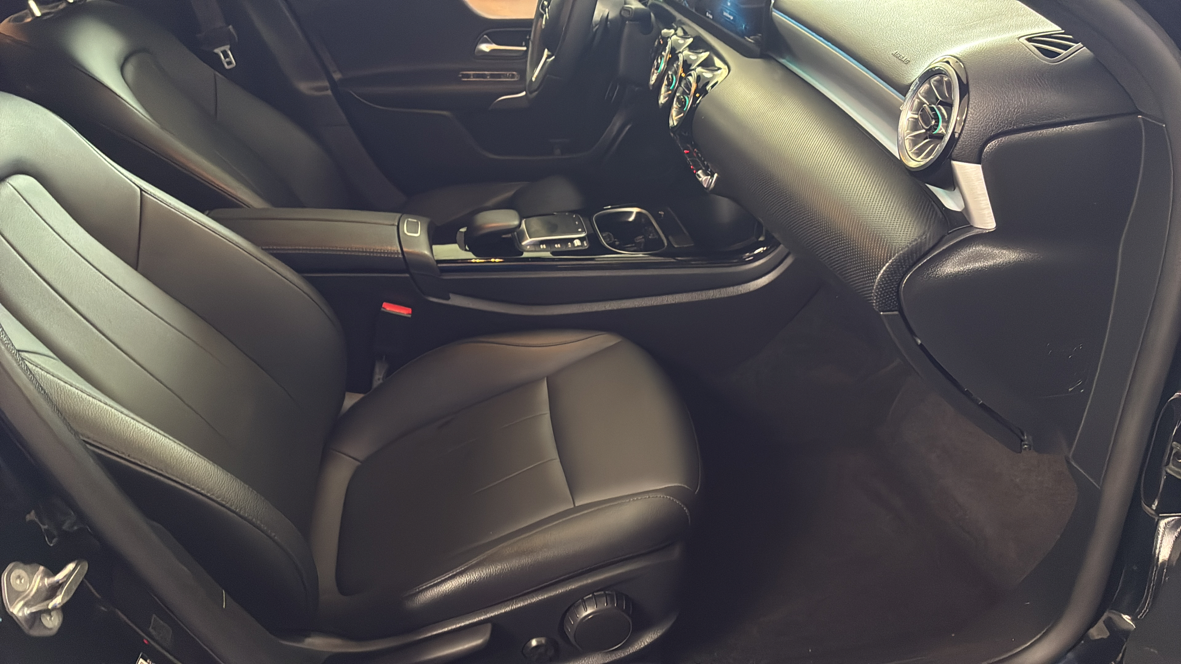 Used 2022 Mercedes-Benz A 220 image 25