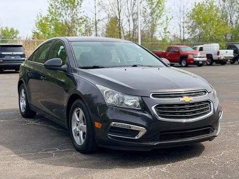Used 2016 Chevrolet Cruze LT FWD image 2