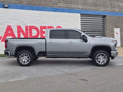 Used 2024 Chevrolet Silverado 2500 LTZ w/ LTZ Convenience Package AWD/4WD image 8
