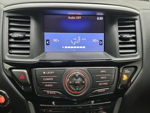 Used 2018 Nissan Pathfinder SV image 22