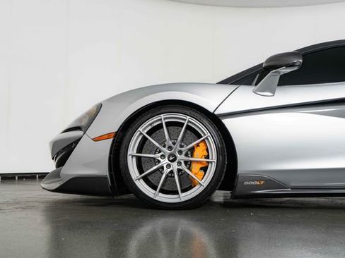 Used 2019 McLaren 600LT RWD image 12