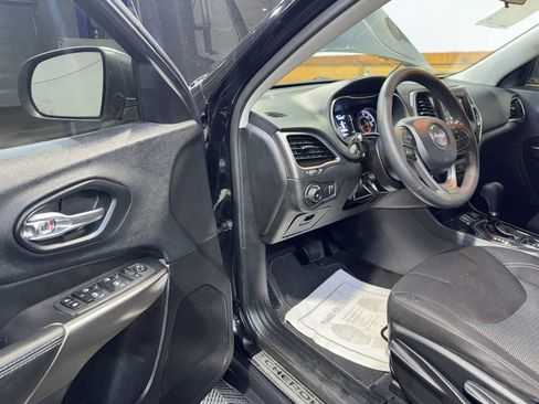 Used 2019 Jeep Cherokee Latitude w/ Popular Appearance Group image 15