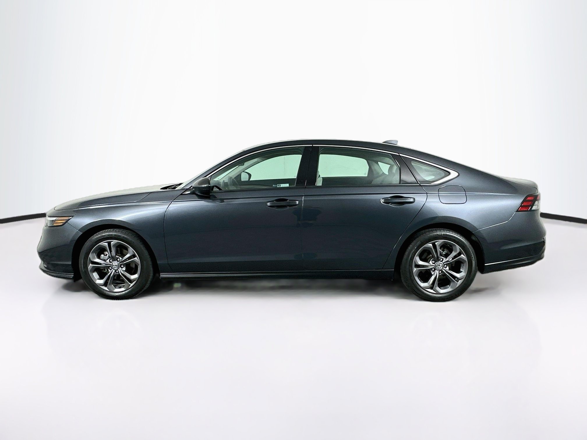 Used 2023 Honda Accord EX image 4