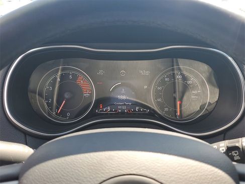 Used 2019 Jeep Cherokee Limited image 31