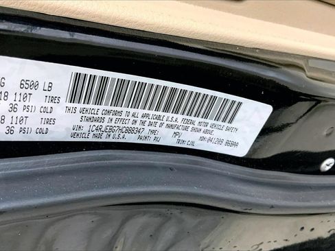 Used 2017 Jeep Grand Cherokee Limited RWD image 8