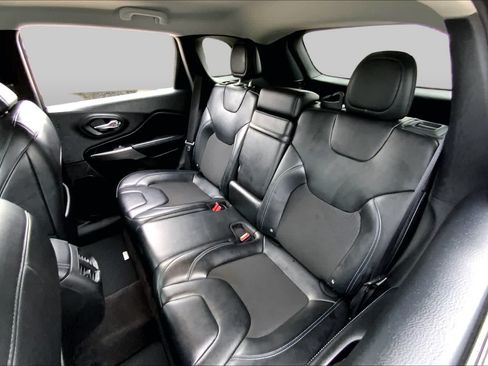 Used 2019 Jeep Cherokee Latitude Plus FWD image 20