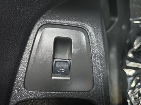 Used 2024 Volkswagen Tiguan SE FWD image 30